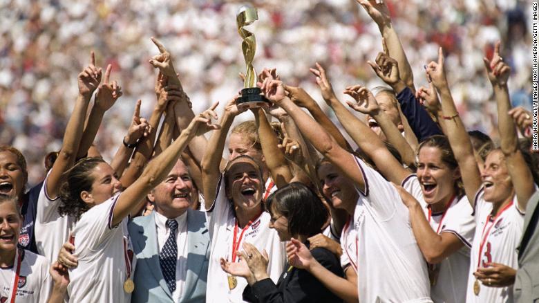 Captain Carla Overbeck (4) raises the World Cup trophy aloft, elevating women&#39;s football to another level in the country.