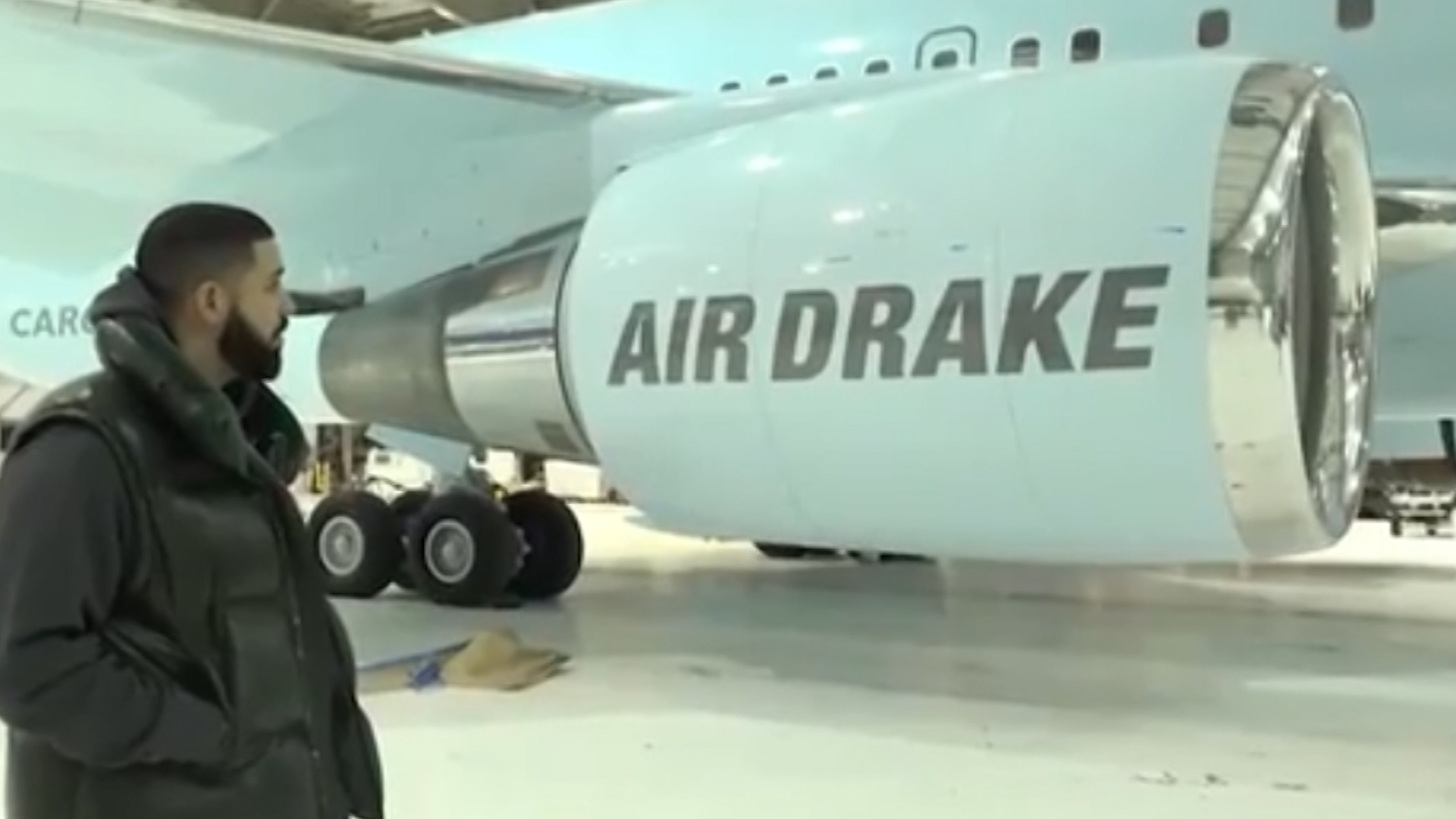 Drake gasta más de US$ 220 millones en un avión personalizado