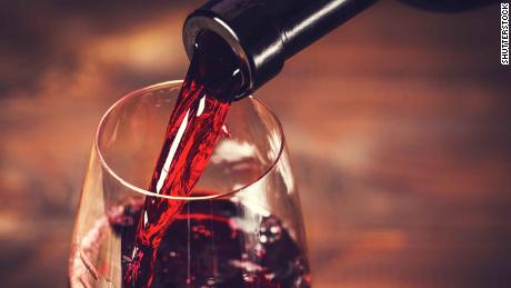 Red wine's resveratrol decreases blood pressure in mice: Could it do the same in human heart patients? 