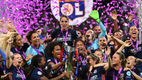 TOPSHOT - Olympique Lyonnais&#39; French defender Wendie Renard (C) holds the trophy with teammates as they celebrate their victory after the UEFA Women&#39;s Champions League final football match Vfl Wolfsburg vs Olympique Lyonnais at the Valeriy Lobanovsky stadium in Kiev on May 24, 2018. - Olympique Lyonnais won 4-1, their third trophy in a row. (Photo by FRANCK FIFE / AFP)        (Photo credit should read FRANCK FIFE/AFP/Getty Images)