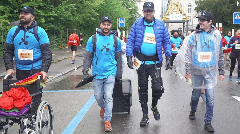 Michael Hagmann, who suffers from a degenerative muscle disease, completed a 7km leg of the Zurich marathon