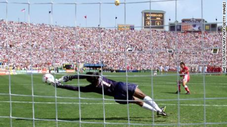 Scurry (L) stops a penalty kick by Liu Ying in the 1999 final. 