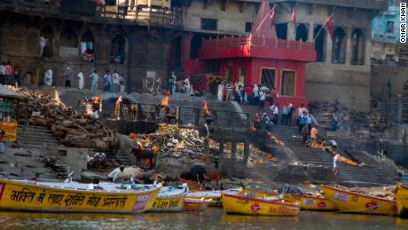 Manikarnika Ghat, one of the most sacred places in Varanasi, is where the faithful come to cremate their dead on funeral pyres, which burn 24 hours a day. 