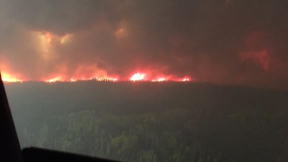 Wildfires Force Nearly 5 000 Canadians Out Of Their Homes As Firefighters Continue To Battle Growing Blazes Cnn