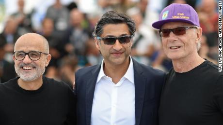 Argentinian journalist Daniel Arcucci, British director Asif Kapadia and Maradona&#39;s former fitness coach Fernando Signorini pose during a photocall for the film &quot;Diego Maradona&quot; at the 72nd edition of the Cannes Film Festival.