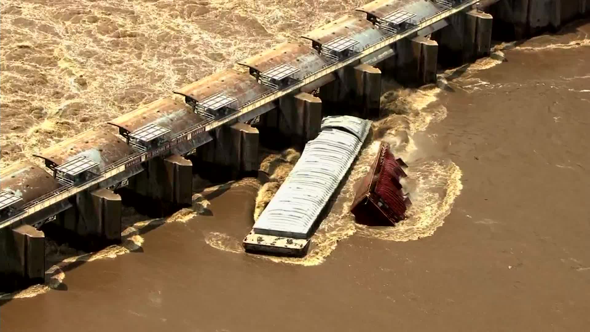 Runaway Barges Sink After Slamming Into Dam Cnn Video