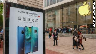 Huawei CEO says China shouldn&#39;t punish Apple