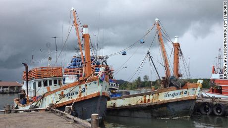 By dragging a large net between them, these Thai pair trawlers catch more fish than two boats operating independently. 