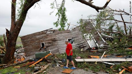 Tornado warnings issued in seven states on Wednesday