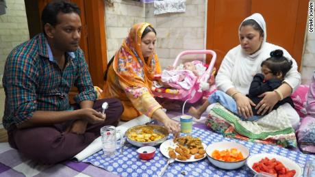 Mateen&#39;s family sit down to break their fast with iftar in Old Delhi. 