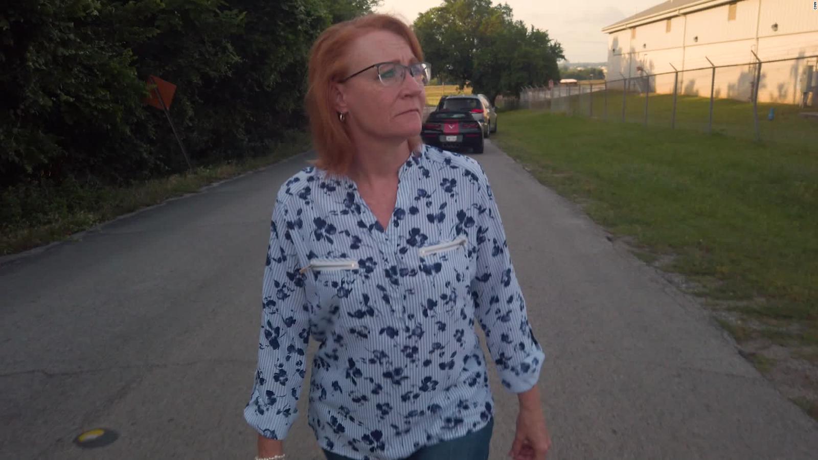 Reality Winner's mom says her daughter is being silenced - CNN Video