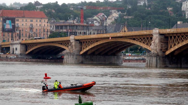 Tourist boat sinks in central Budapest