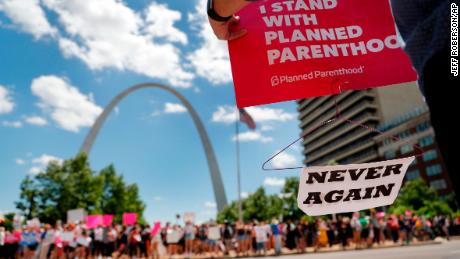 Missouri rules against state's last abortion clinic 
