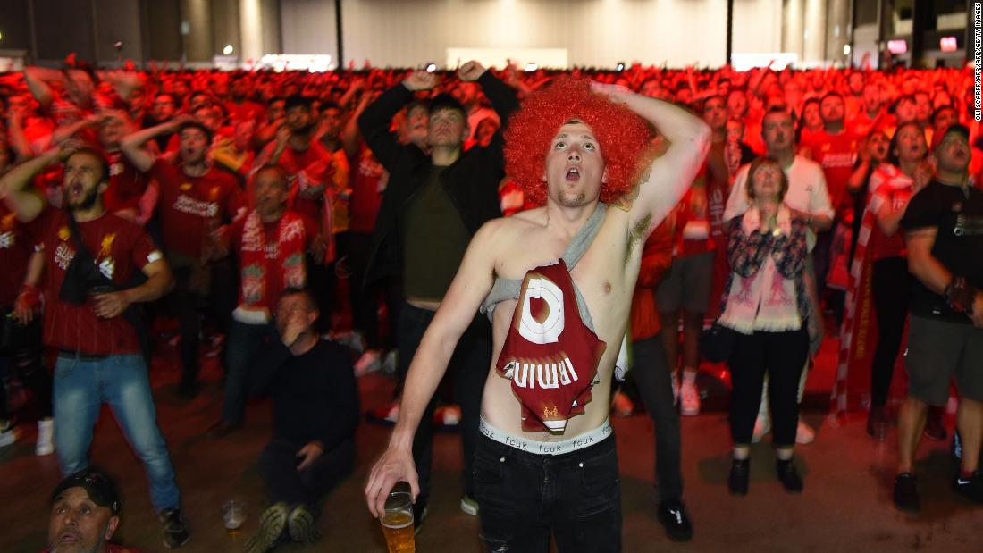 Liverpool supporters in the M&amp;amp;S Bank Arena in Liverpool react to Salah&#39;s goal. 
