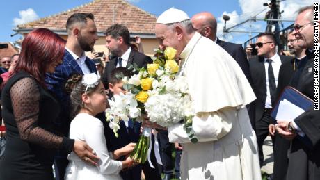 Papa Francisco Pide Perdon A Comunidad Gitana Por Ser Discriminados A Lo Largo De La Historia Cnn Video