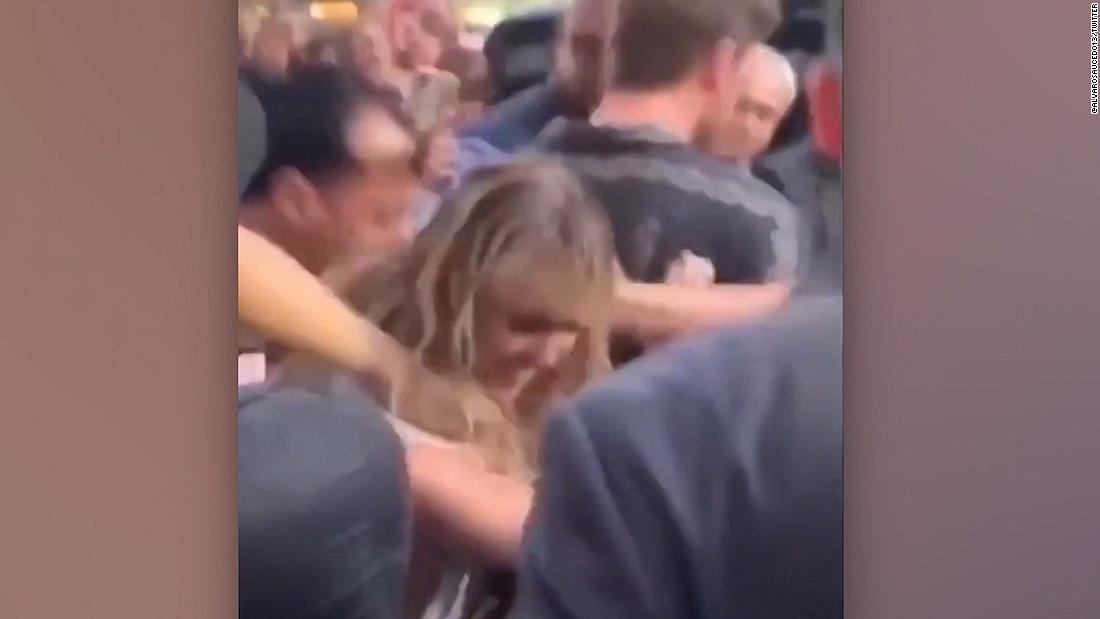 Miley Cyrus Forcibly Grabbed Kissed By Fan Cnn Video