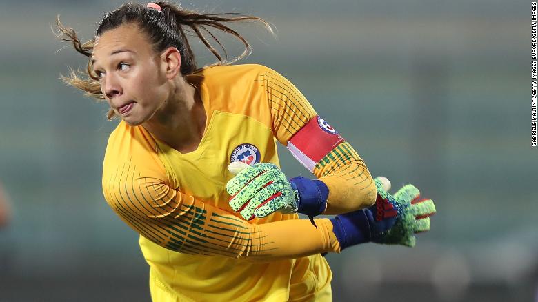 Christiane Endler of Chile Women throws the ball during the International Friendly match between Italy Women and Chile Women on January 18, 2019 in Empoli, Italy.