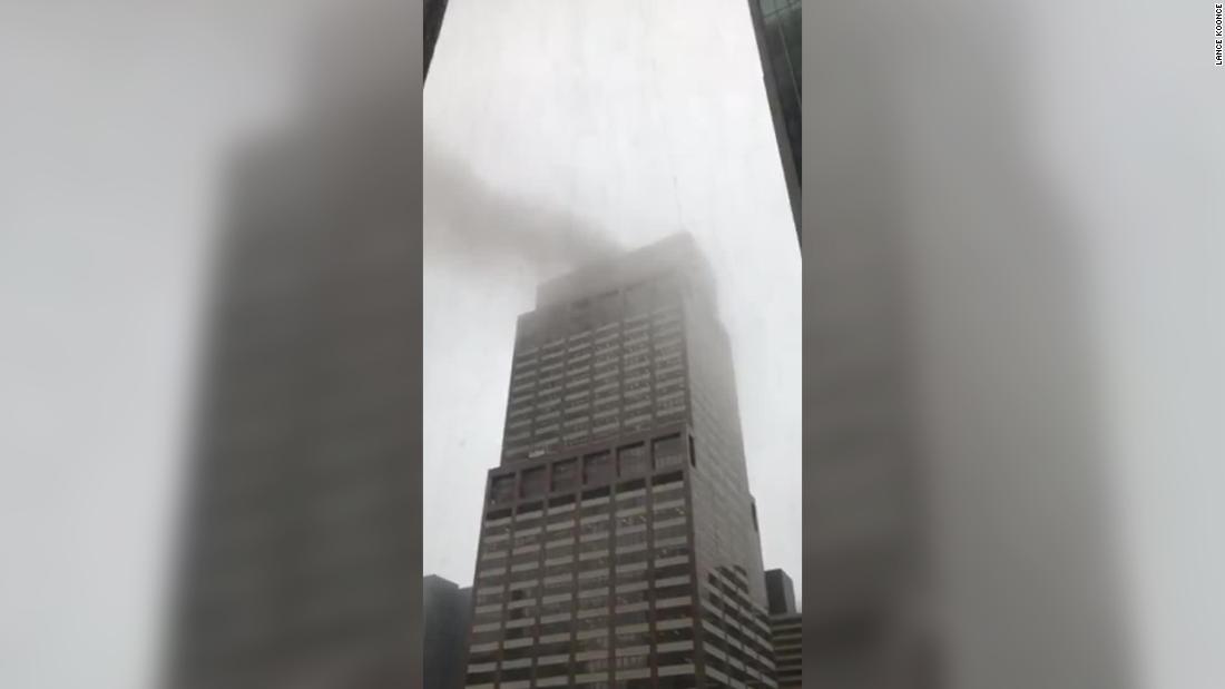 Un helicóptero se estrelló contra un edificio en Nueva York - CNN Video