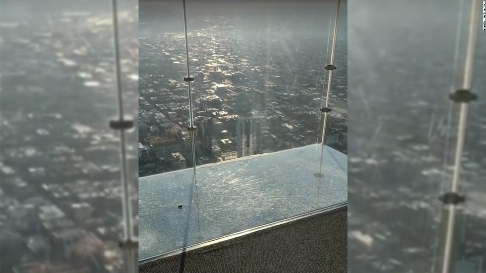 Willis Tower Skydeck Ledge In Chicago Cracks Under Visitors Feet Cnn - roblox games tower willis tower