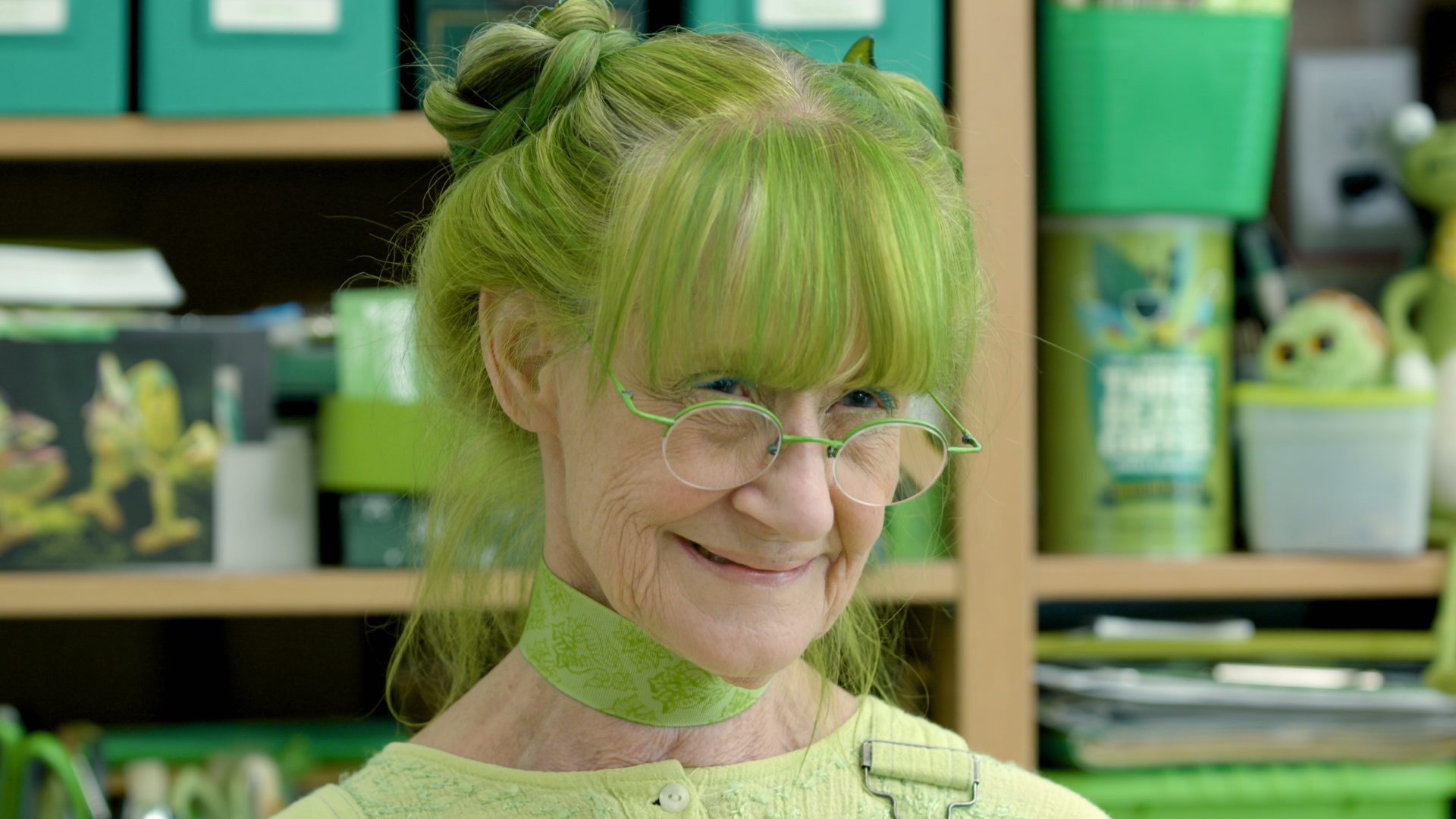 Бабка грине. Элизабет свитхарт зеленая. Зелёная леди из Бруклина. Элизабет Итон зелёная леди. Бабушка с зелеными волосами.