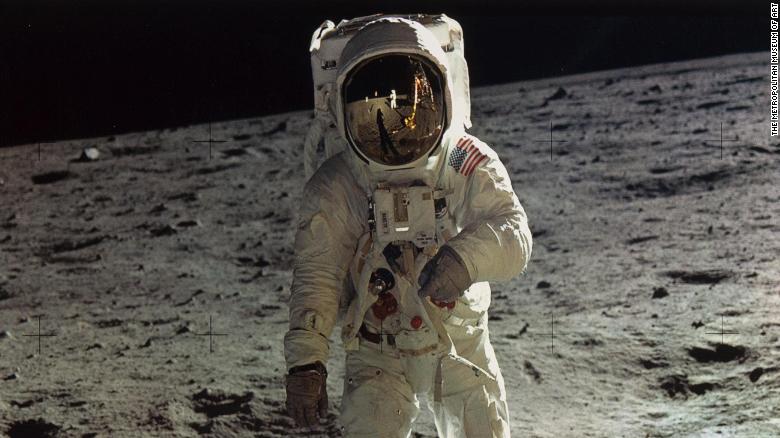 Single moon dust grain collected during Apollo 17 'preserves millions ...