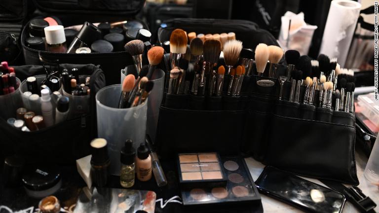 Estudio: Maquillaje puede contener sustancias potencialmente tóxicas
