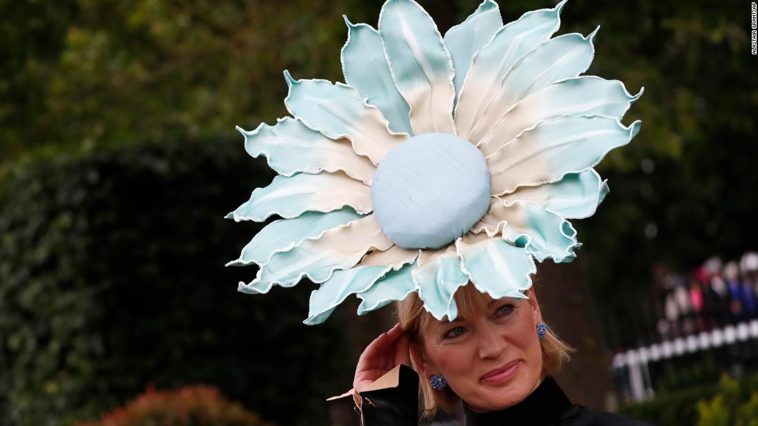 Fashion designer Lacry Puravu opted for a blooming headpiece. 