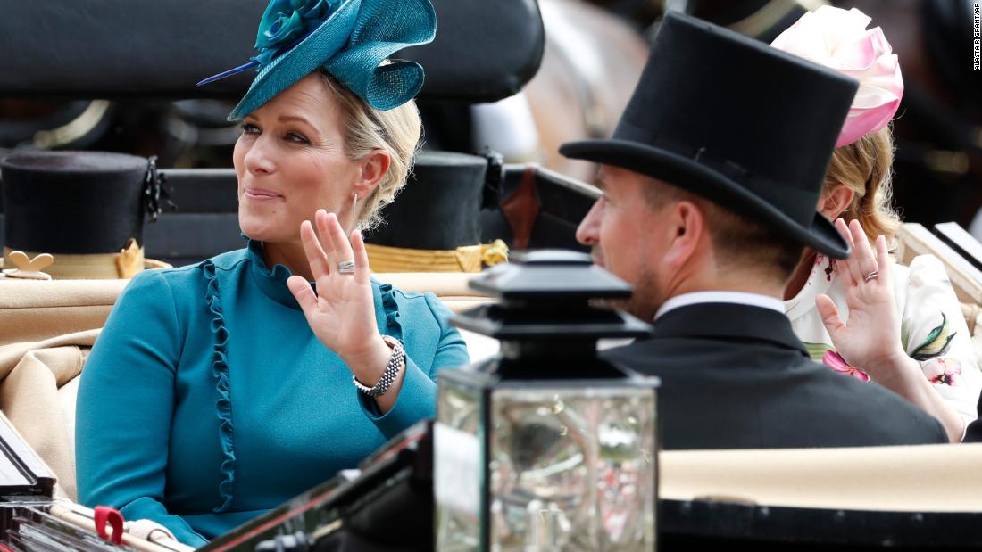 The Queen&#39;s eldest granddaughter, Zara Tindall, waves to the crowd in a teal hat and matching dress. 
