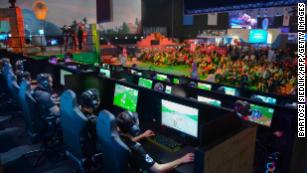 Fortnite Esports Director Apex Is Battling Fortnite With Esports Cnn