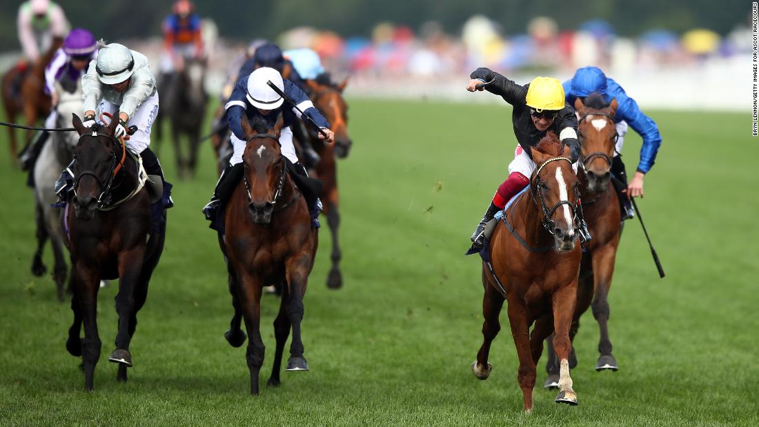 Frankie Dettori (yellow cap) and Stradivarius hold off Dee Ex Bee and Master of Reality to clinch a famous win on  Ladies&#39; Day at Royal Ascot.