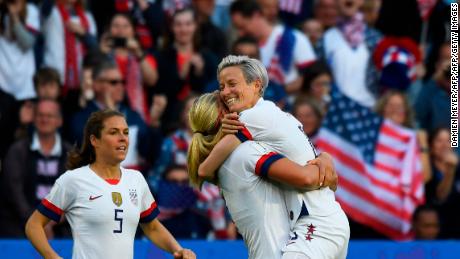 US comfortably beats Sweden and sets another Women&#39;s World Cup record 