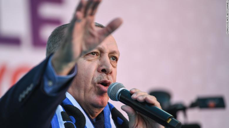 President Erdoğan sings at an AKP rally in Kasımpaşa on March 5, ahead of the first vote. 