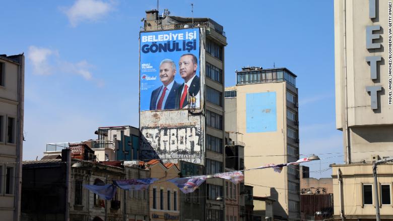 An AKP election banner featuring Yıldırım and Erdoğan hangs from an Istanbul building ahead of the March election.