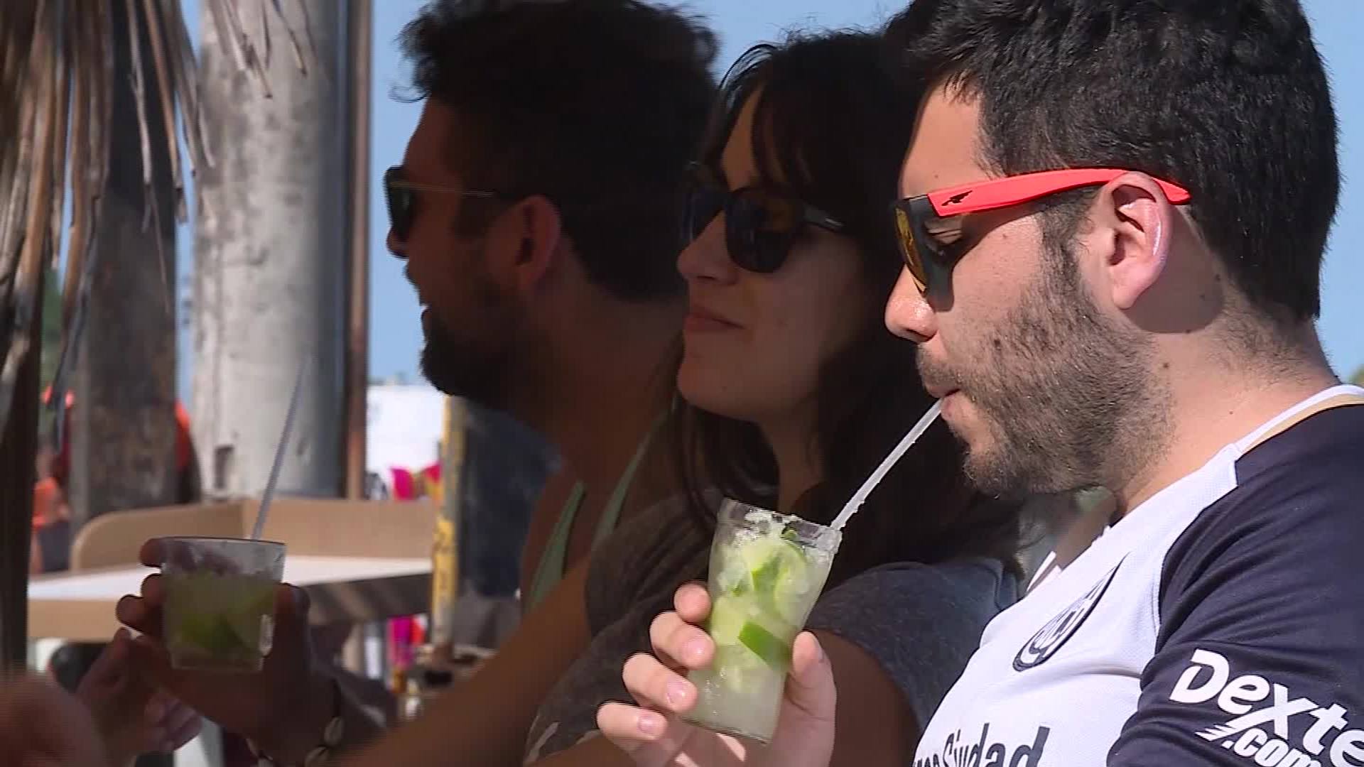 Te enseñamos cómo preparar una excelente caipirinha - CNN Video