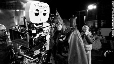 Michael Keaton tries the view from behind the camera, during the filming of &#39;Batman&#39;, 1989.  (Photo by Murray Close/Getty Images)