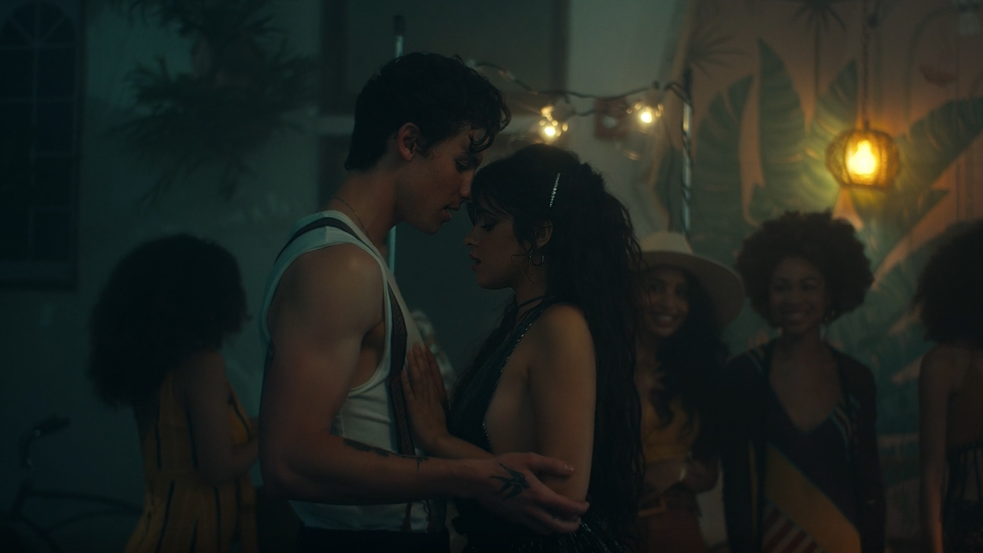 Shawn Mendes Video Of Senorita Just Made Everyone Everywhere Fall In Love With Him