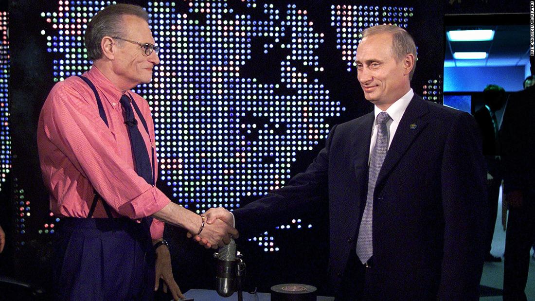 Russian President Vladimir Putin shakes hands with King before appearing on King&#39;s show in 2000.