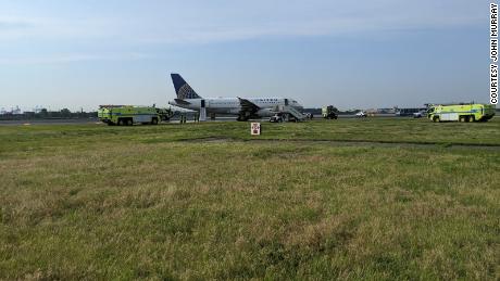 newark airport landing cnn plane leaving delayed laguardia unscheduled traffic makes after emergency hkt 1532 gmt 2332 updated june