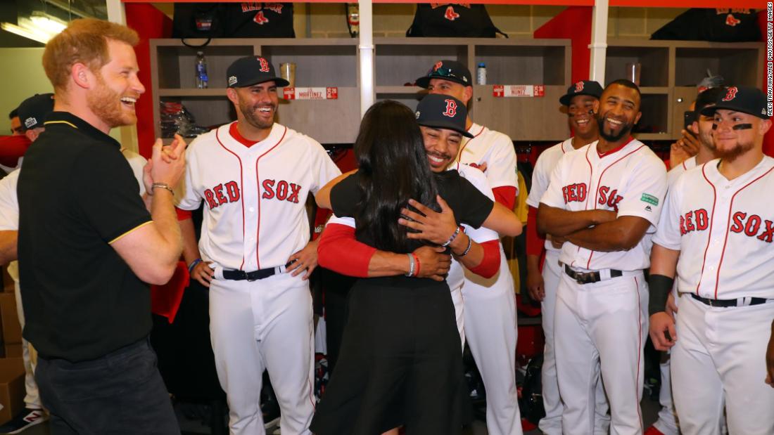 MLB News: Xander Bogaerts says he's a fan of Chicharito and a big football  fan