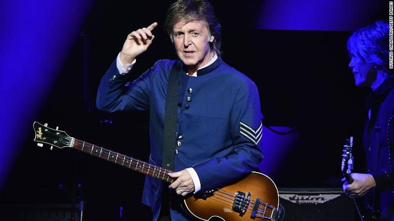 Paul McCartney is trying to win back his rights to the Beatles&#39; songs.
