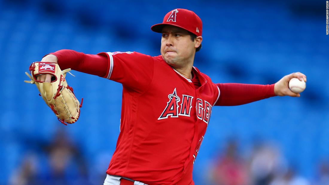 Tyler Skaggs' mom throws first pitch in Angels' 1st home game since his  death