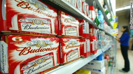 SHANGHAI, CHINA:  Packs of US brand Budweiser beers are displayed in a Shanghai&#39;s supermarket, 20 October 2004.  US-based Anheuser-Busch, the world&#39;s largest brewer and the maker of Budweiser, may pay up to one billion dollars for a stake in China&#39;s Henan Jinxing Beer Group, an official with the Chinese brewer said.  AFP PHOTO/LIU Jin  (Photo credit should read LIU JIN/AFP/Getty Images)