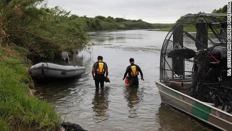 Border Patrol divers search for a missing 2-year-old girl in the Rio Grande.