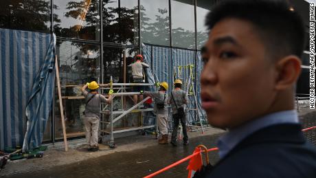 Hong Kong protests: Dramatic images of destruction draw both criticism and support