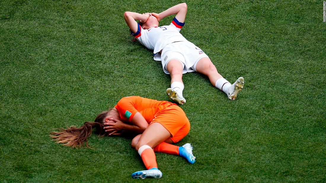 The Netherlands&#39; Lieke Martens and the US&#39; Kelley O&#39;Hara lie on the field after a collision late in the first half. O&#39;Hara had to be substituted at halftime.