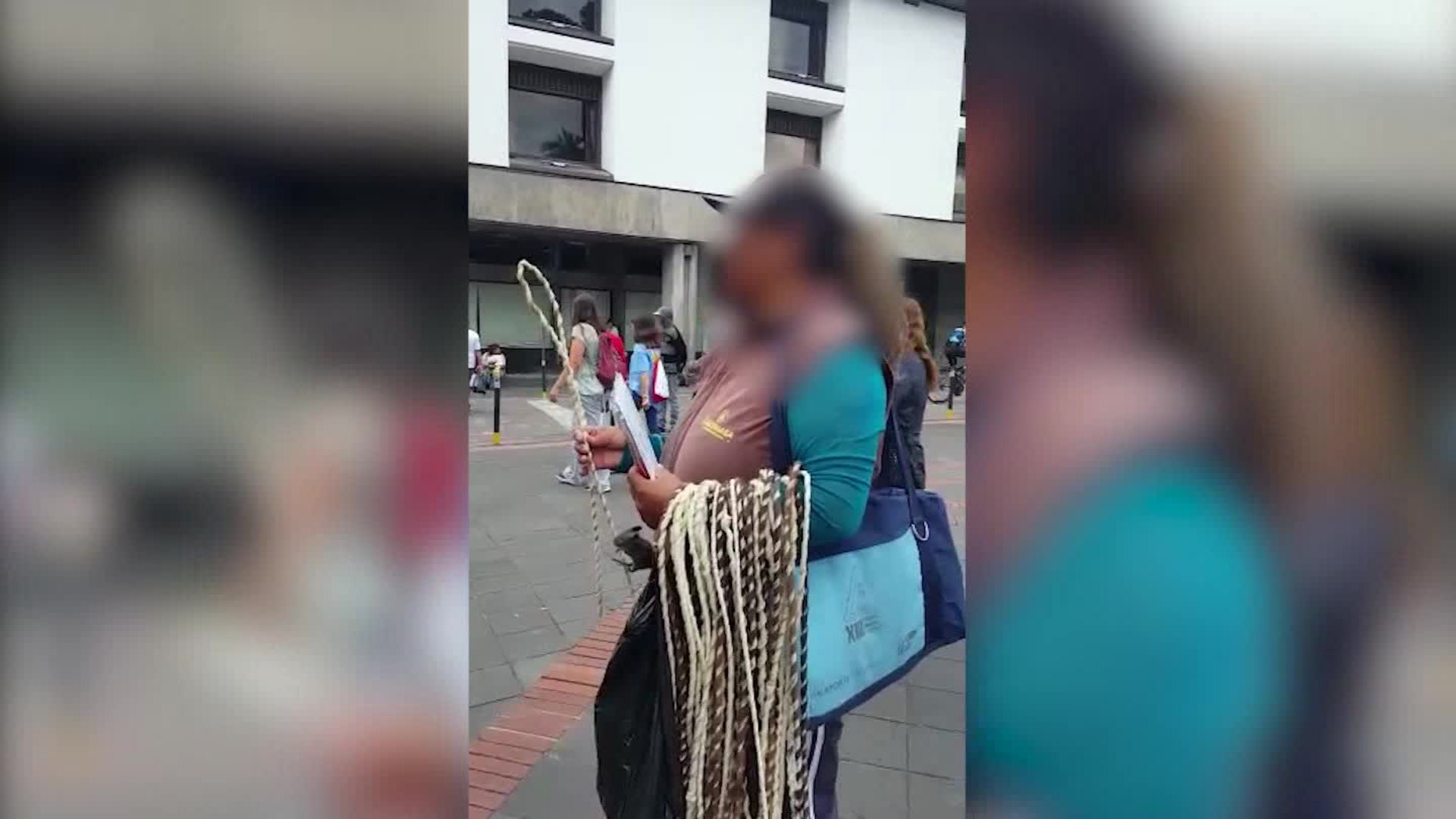 Video de la venta de un látigo para reprender a niños causa controversia