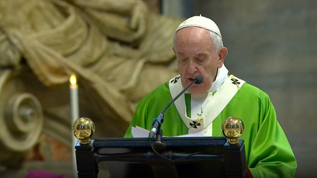 Papa Francisco dedicó la homilía del lunes a los migrantes - CNN Video