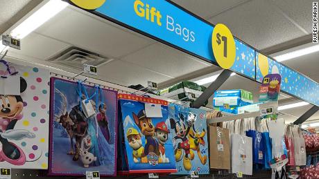  Dollar  General  moves into home decor and party  supplies  