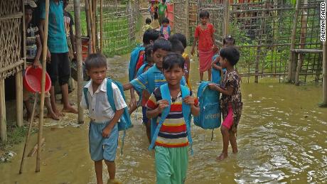 Monsoon floods sweep through world&#39;s biggest refugee camp