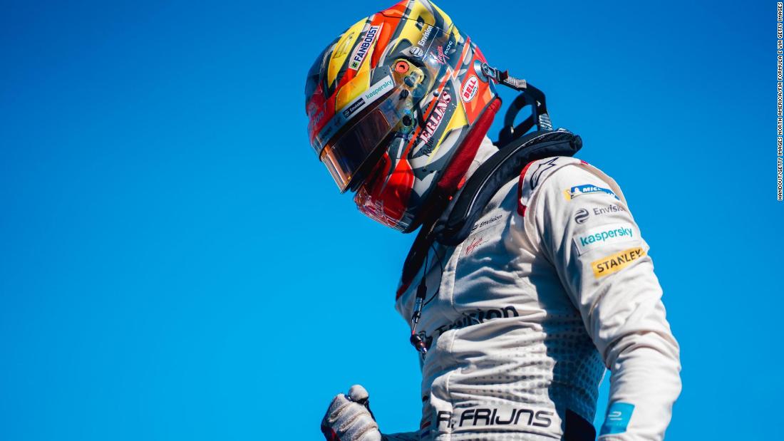 Robin Frijns won his second E-Prix of the season, storming to victory in the final race of 2018/19 in New York.